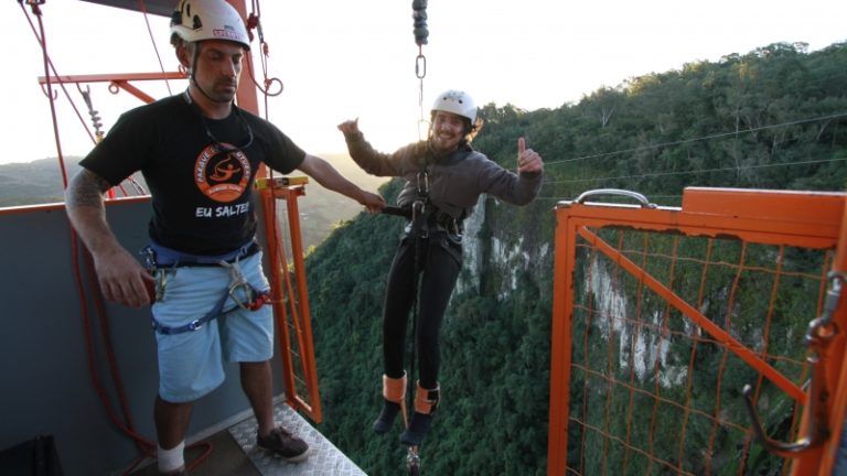 Bento Gonçalves possède un parc aventure avec le plus grand saut à l'élastique du Brésil